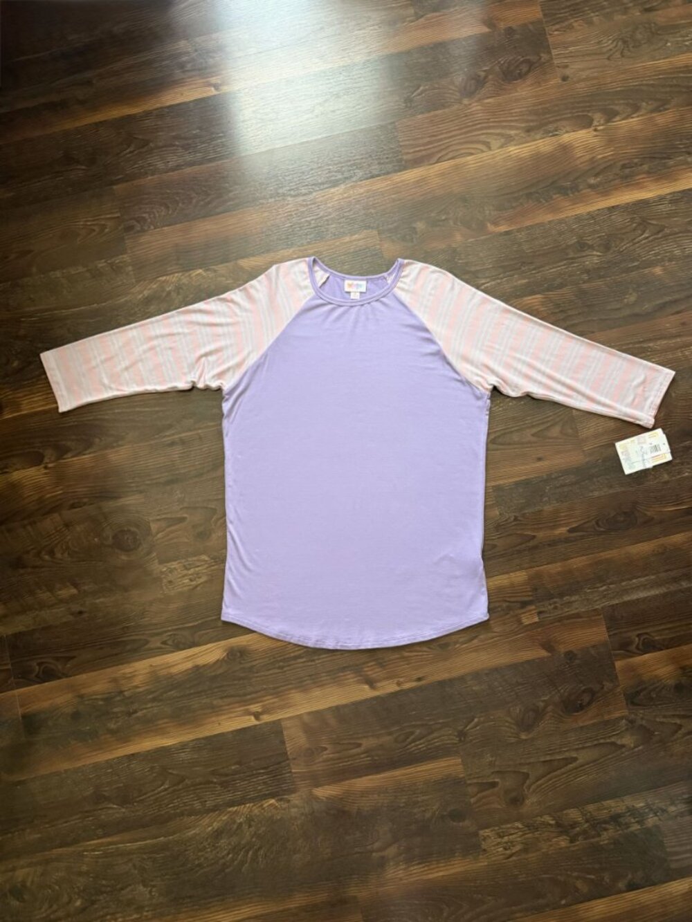 LulaRoe Randy Raglan Tee - NWT - Picture 2 of 8